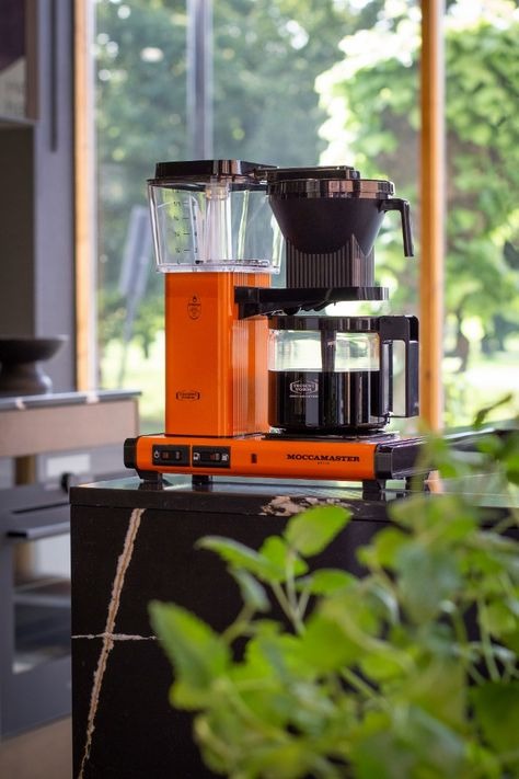 The Timeless Appeal of a Glass Drip Coffee Maker: A Master Brewer’s Guide